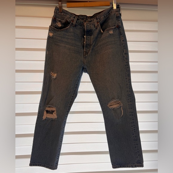 Levis 501 distressed light wash denim - Picture 11 of 14